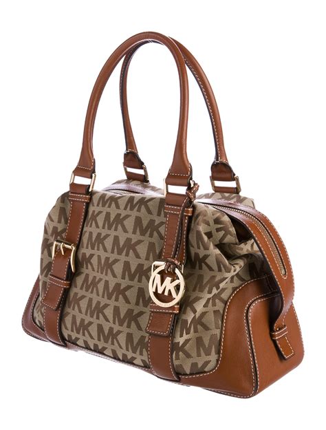 monogramme canvas shoulder bag